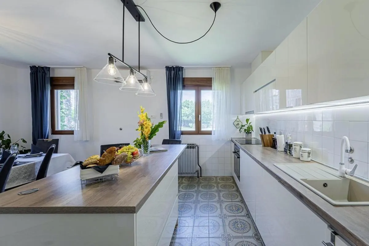 Villa Mendula In Cambarelici - Haus Fuer 6-7 Personen Krsan 0*,