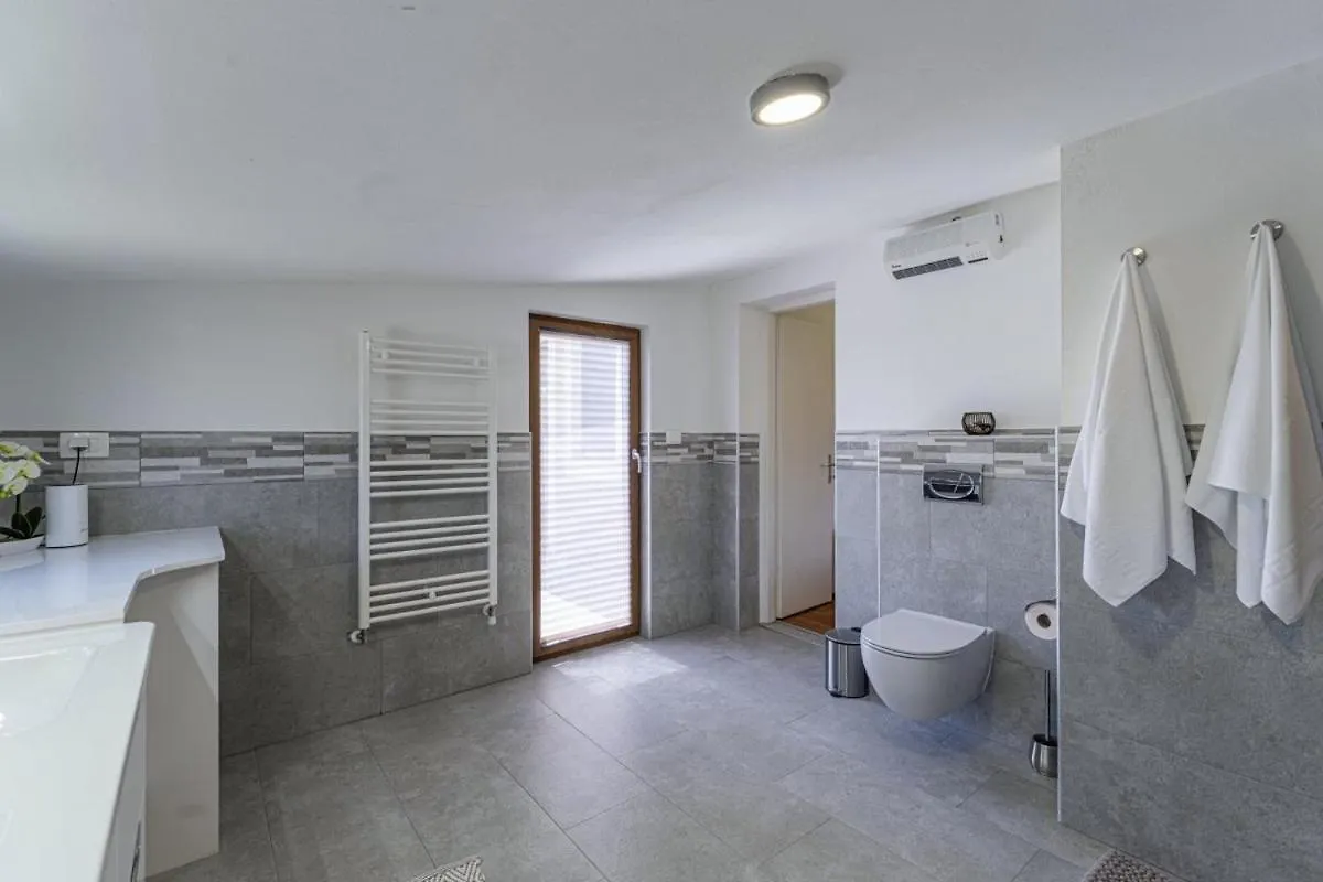 Villa Mendula In Cambarelici - Haus Fuer 6-7 Personen Krsan
