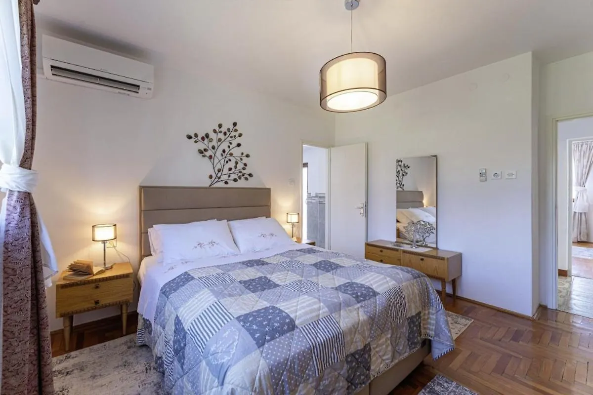 Villa Mendula In Cambarelici - Haus Fuer 6-7 Personen Krsan