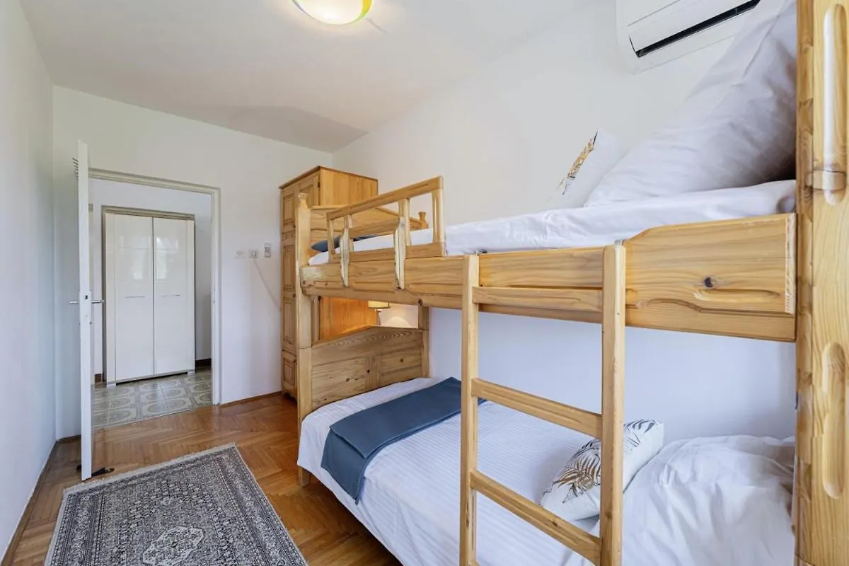 Villa Mendula In Cambarelici - Haus Fuer 6-7 Personen Krsan