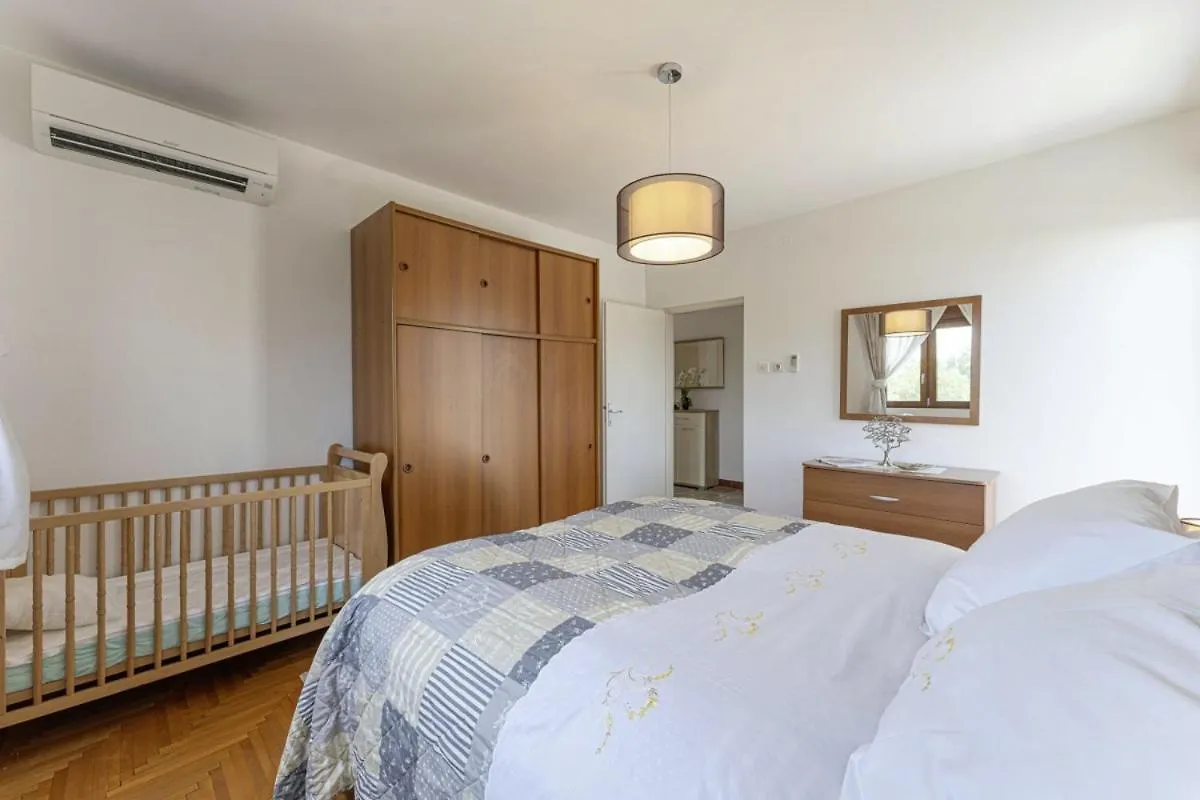 Villa Mendula In Cambarelici - Haus Fuer 6-7 Personen Krsan