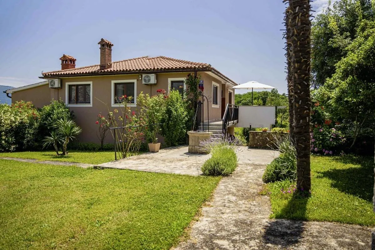 Villa Mendula In Cambarelici - Haus Fuer 6-7 Personen Krsan