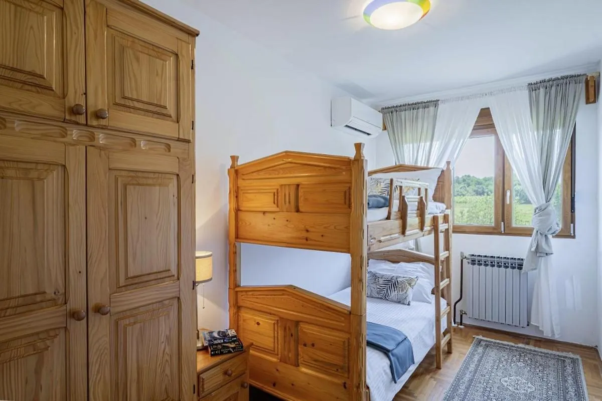 Villa Mendula In Cambarelici - Haus Fuer 6-7 Personen Krsan