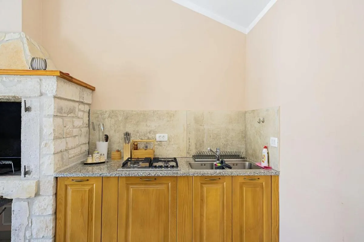 Villa Mendula In Cambarelici - Haus Fuer 6-7 Personen Krsan