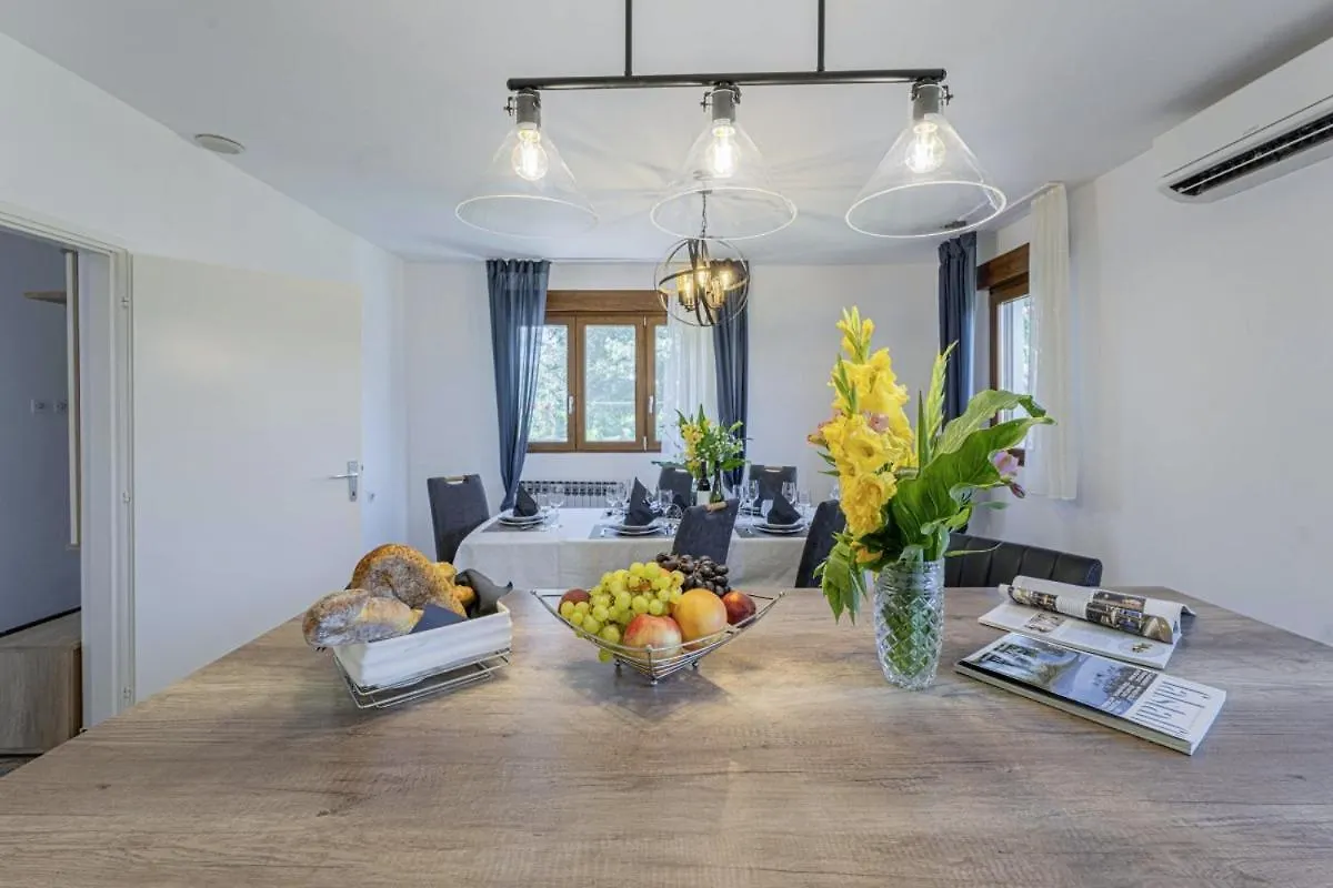 Villa Mendula In Cambarelici - Haus Fuer 6-7 Personen Krsan