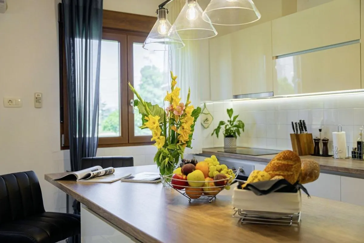 Villa Mendula In Cambarelici - Haus Fuer 6-7 Personen Krsan